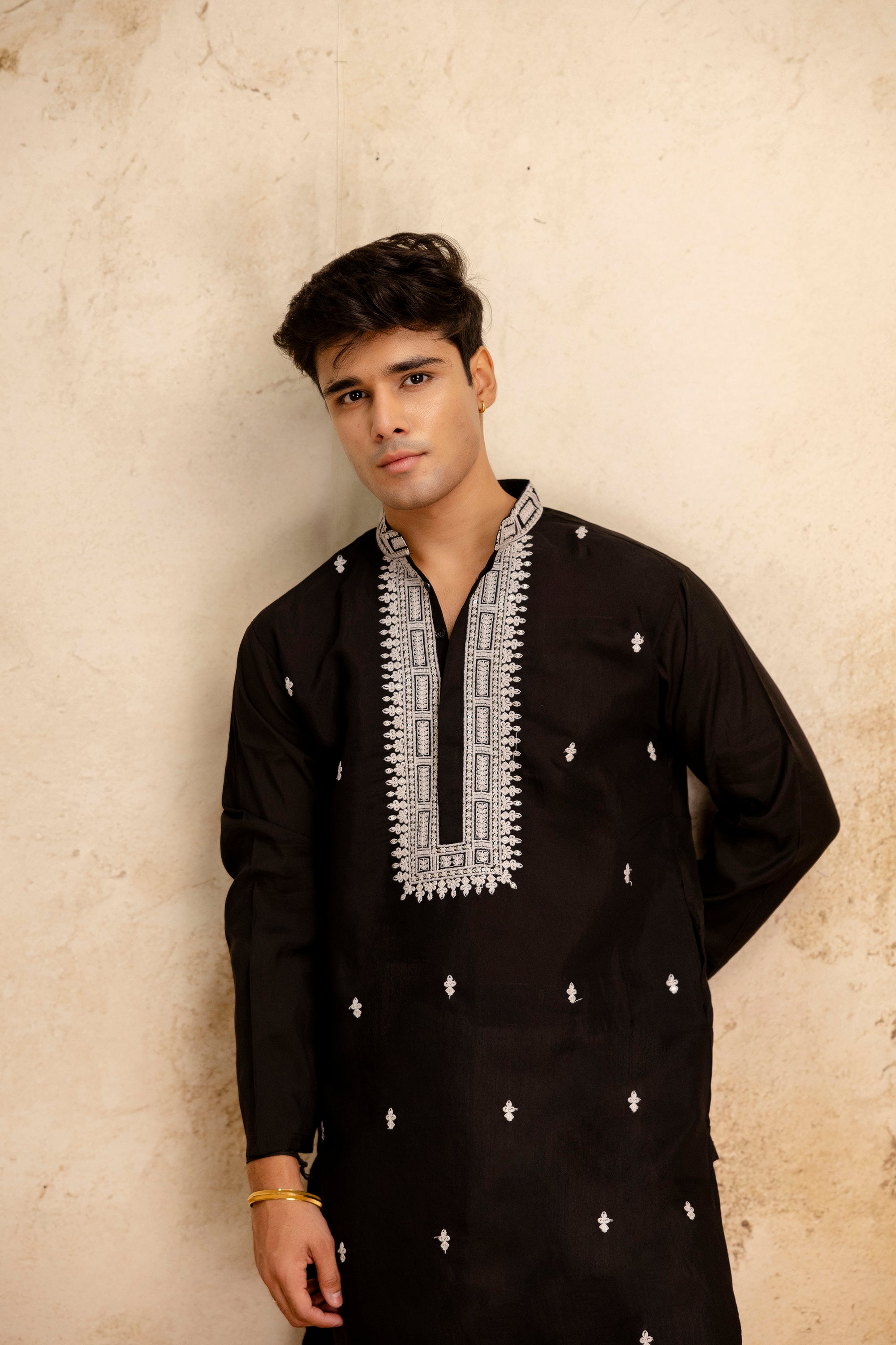 EMBROIDERED & SEQUIN KURTA WITH NECK