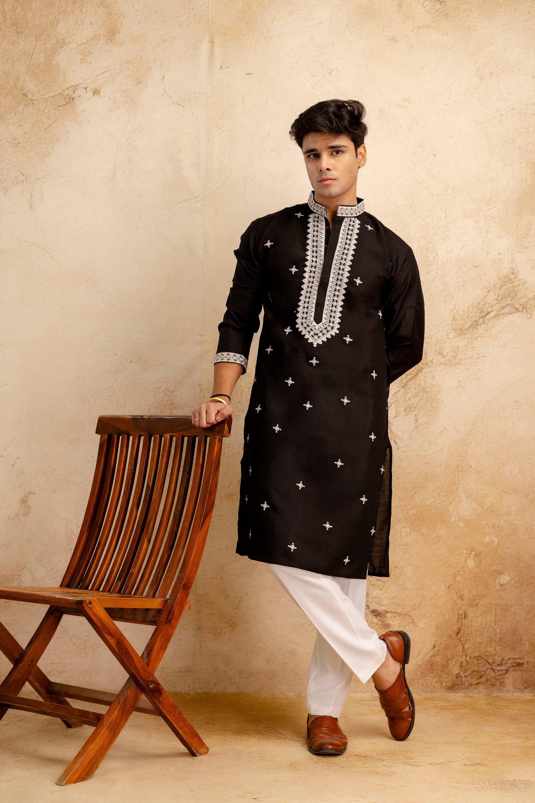 EMBROIDERED & SEQUIN KURTA WITH NECK